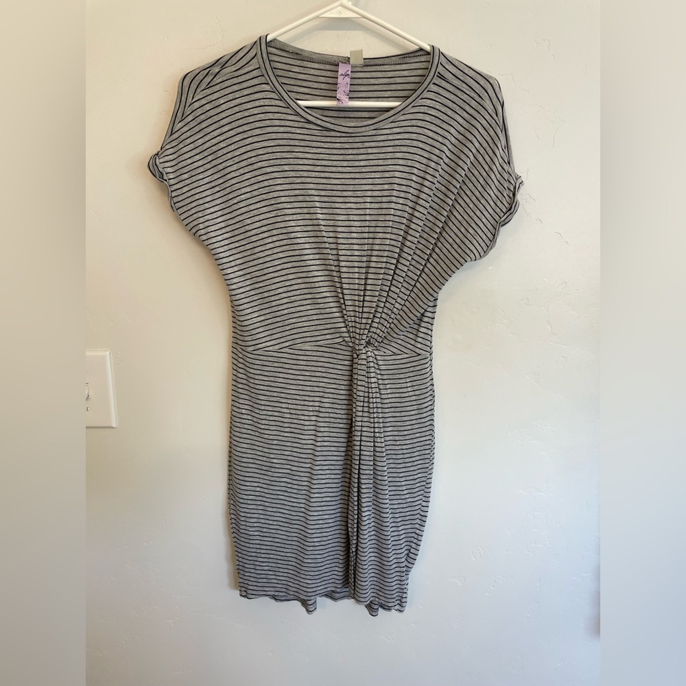 Dress with knot detail